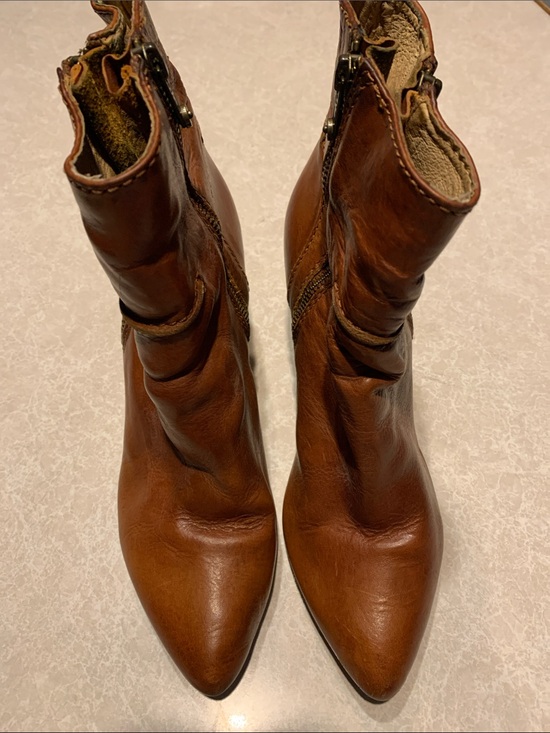 Frye Shoes - Frye Cognac Leather Pointed-Toe Ankle Booties Size 9